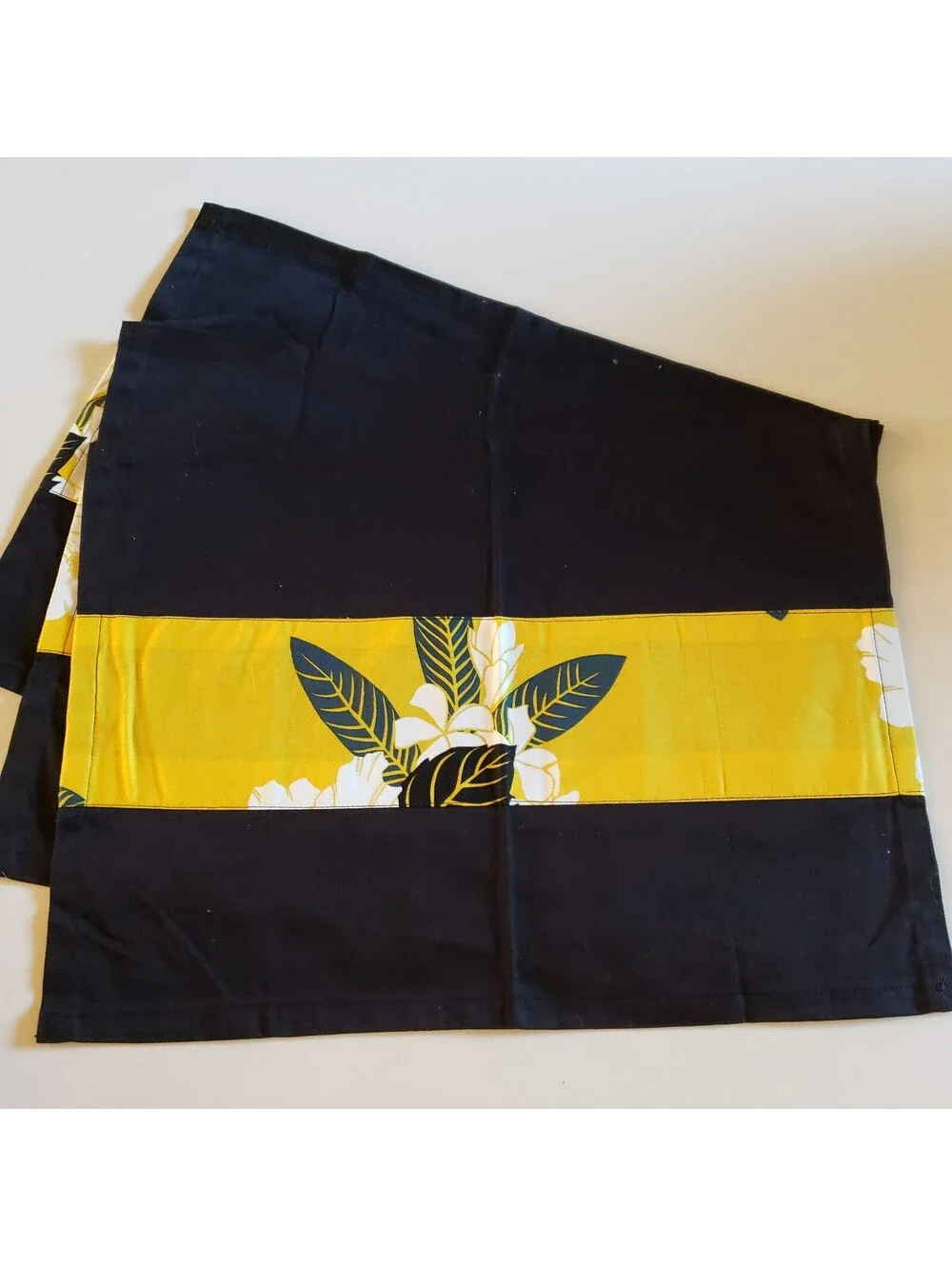 Black and Yellow Cloth Placemats Tropical Hawaii Tiki 17x13 QTY 4 Hibiscus Palm